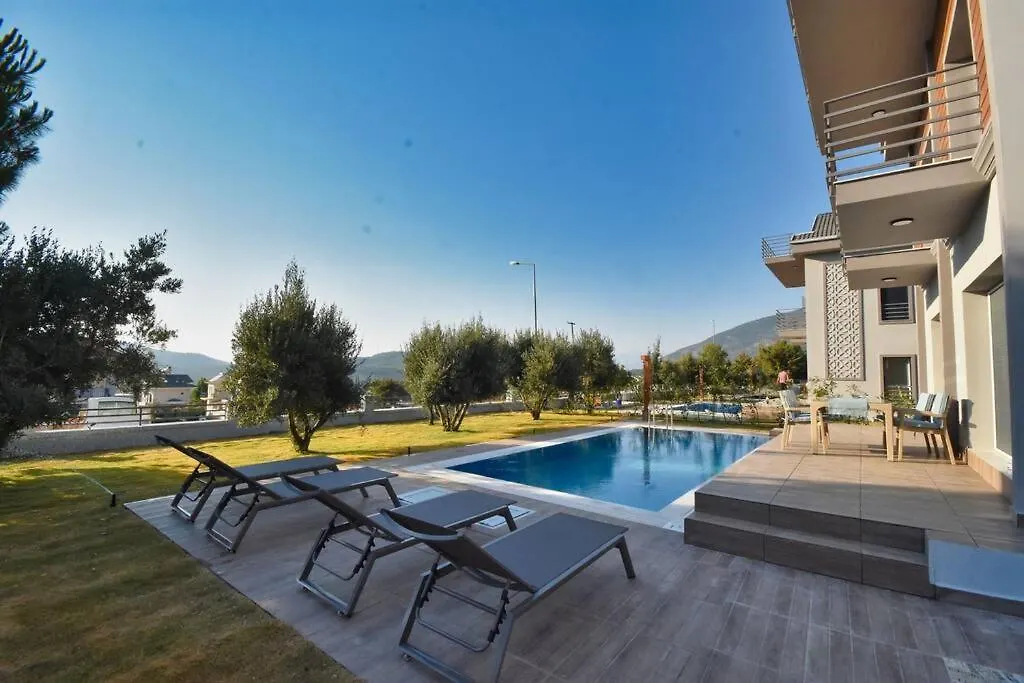 Villa Nurten Oeluedeniz'E Yakin Villa Fethiye
