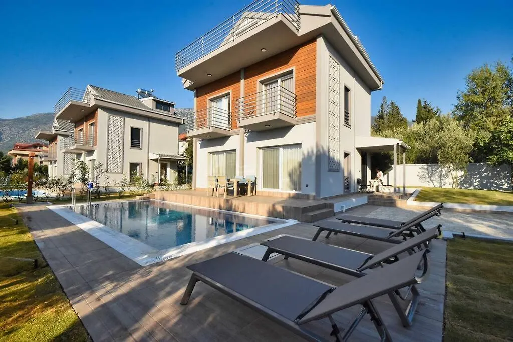 Villa Nurten Oeluedeniz'E Yakin Villa Fethiye