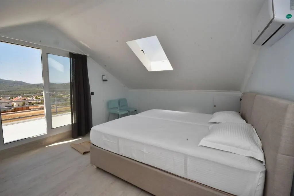Villa Nurten Oeluedeniz'E Yakin Villa Fethiye