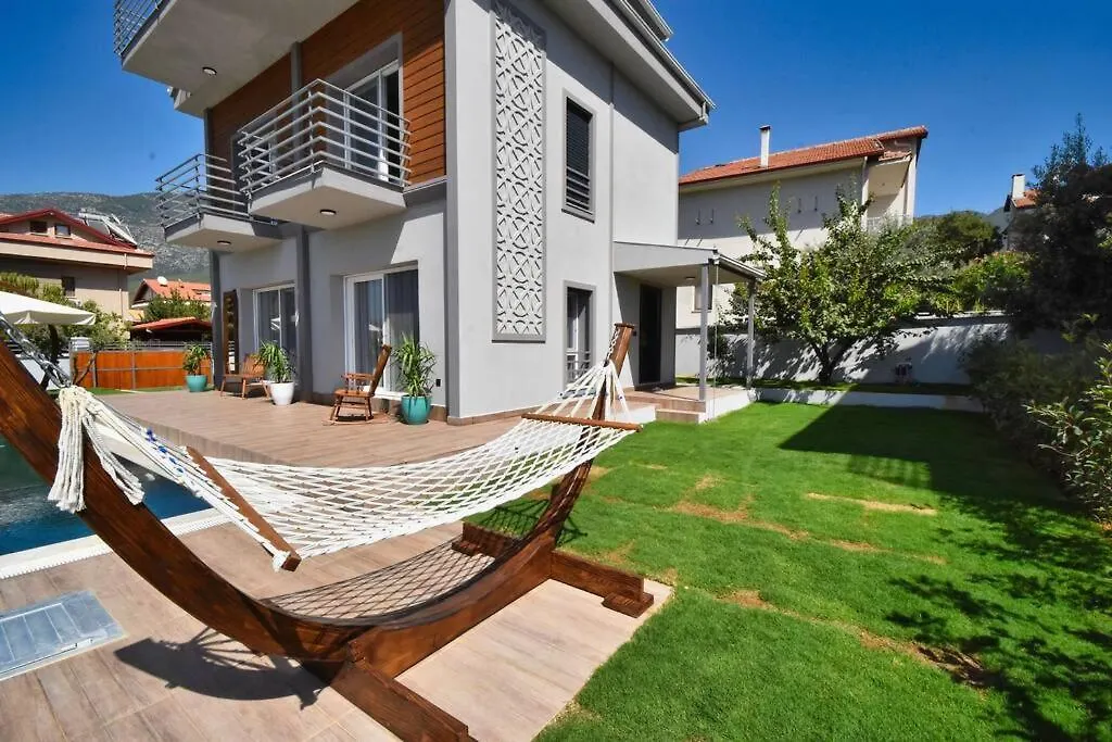 Villa Nurten Oeluedeniz'E Yakin Villa Fethiye