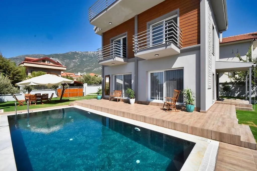 Villa Nurten Oeluedeniz'E Yakin Villa Fethiye