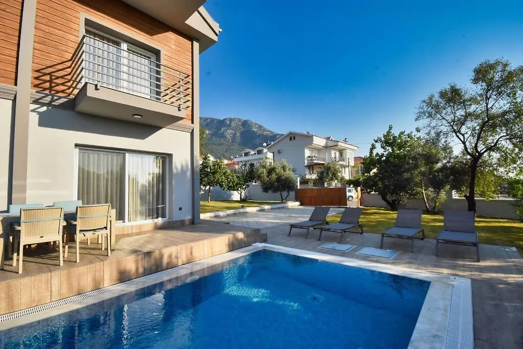 Villa Nurten Oeluedeniz'E Yakin Villa Fethiye