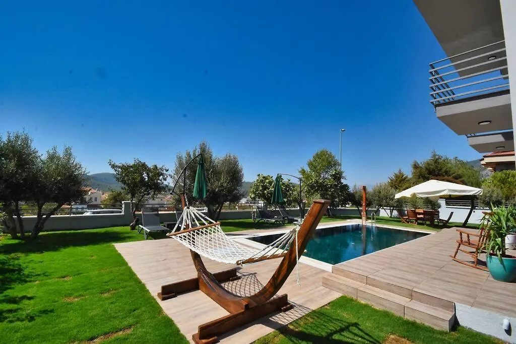 Villa Nurten Oeluedeniz'E Yakin Villa Fethiye